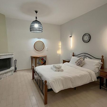 Achelatis Traditional Guest Houses アレオポリ エクステリア 写真